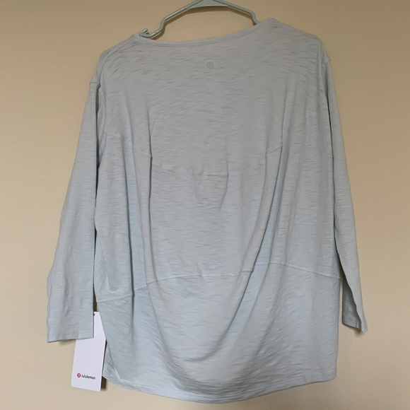 Lululemon Back in Action Long Sleeve Shirt, NWT, Size 2, Ocean Air - Picture 10 of 10